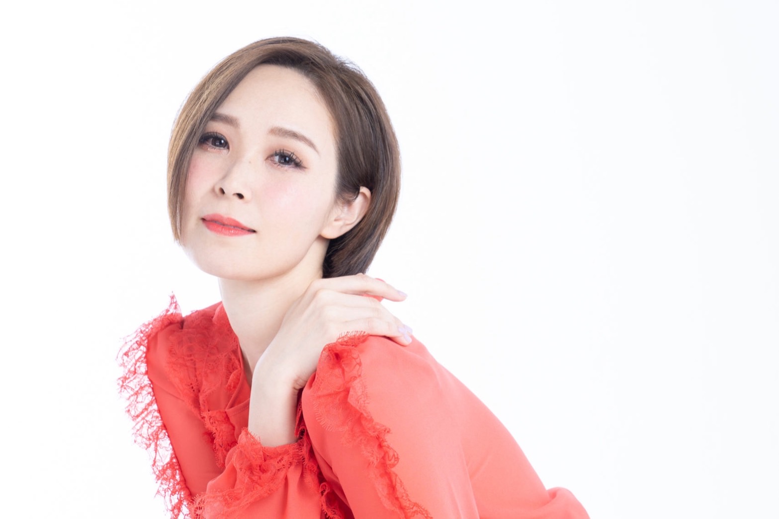 愛内⾥菜